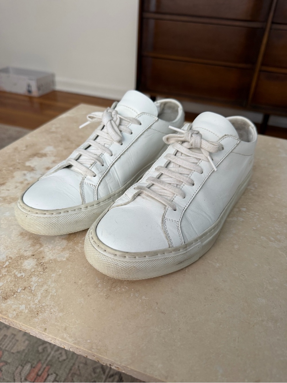 Common Projects White Leather Low-Top Sneakers with Off-White Laces